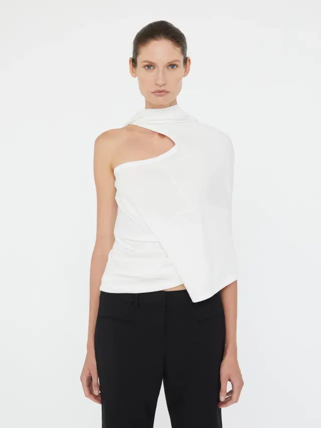 Alternative view of Distort Cutaway Tee